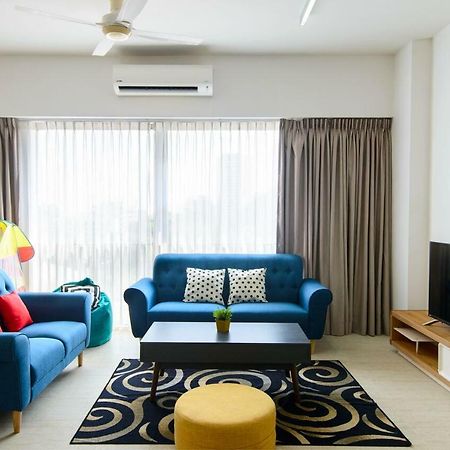 By The Sea Beach Front Apartment บาตูเฟอริงกี ภายนอก รูปภาพ