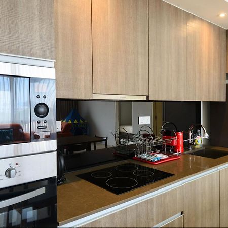 By The Sea Beach Front Apartment บาตูเฟอริงกี ภายนอก รูปภาพ