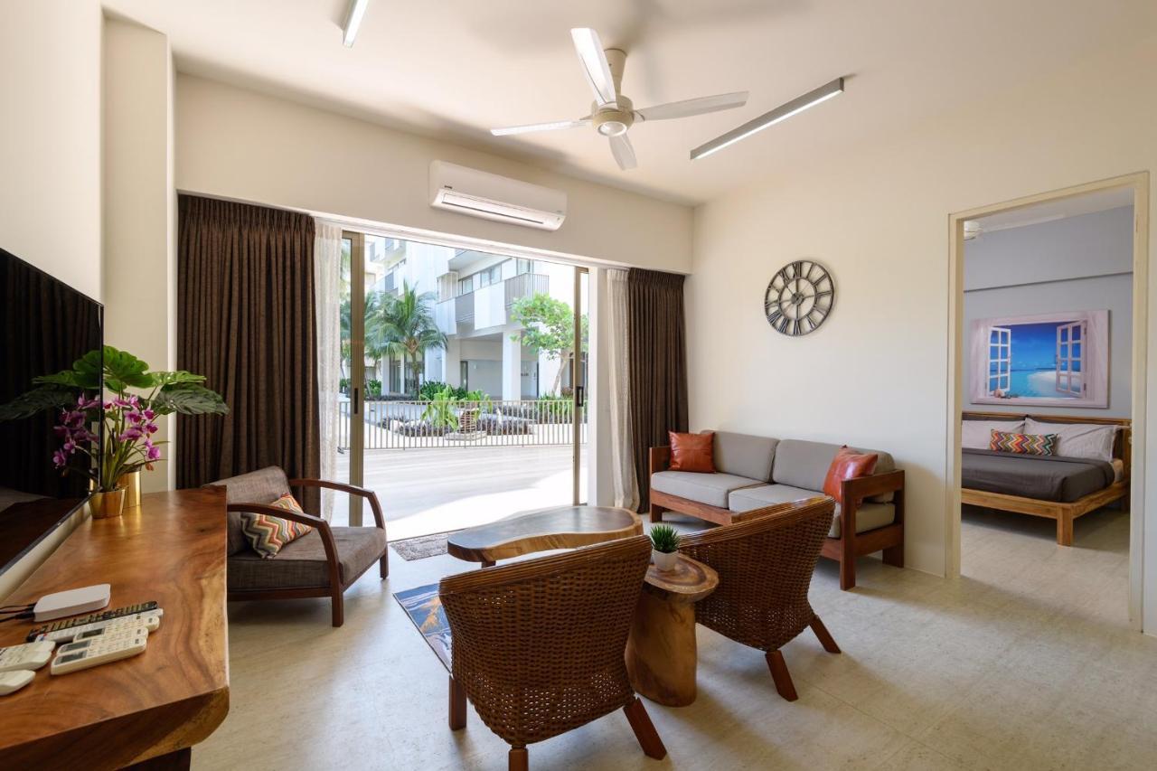 By The Sea Beach Front Apartment บาตูเฟอริงกี ภายนอก รูปภาพ