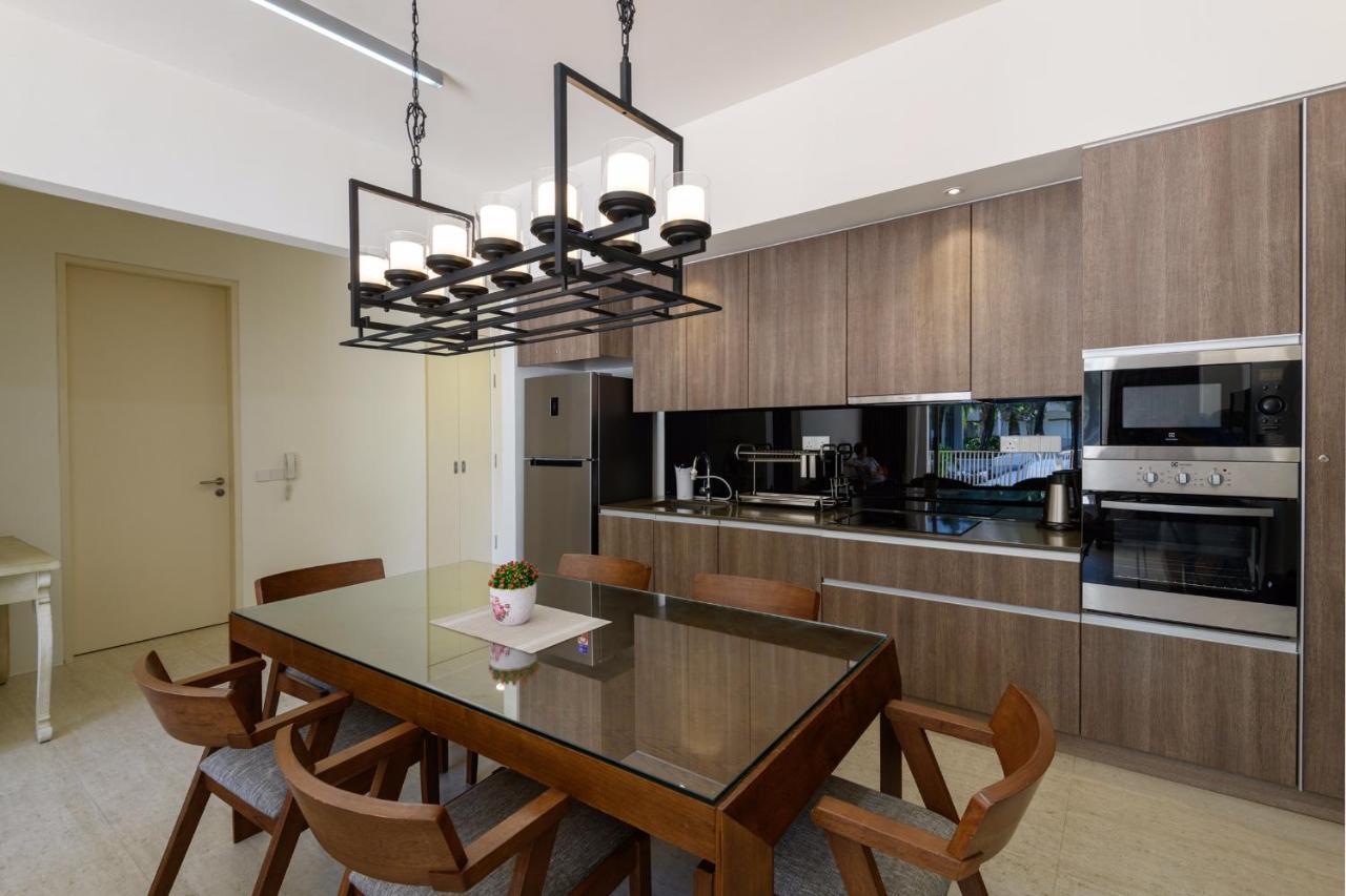 By The Sea Beach Front Apartment บาตูเฟอริงกี ภายนอก รูปภาพ