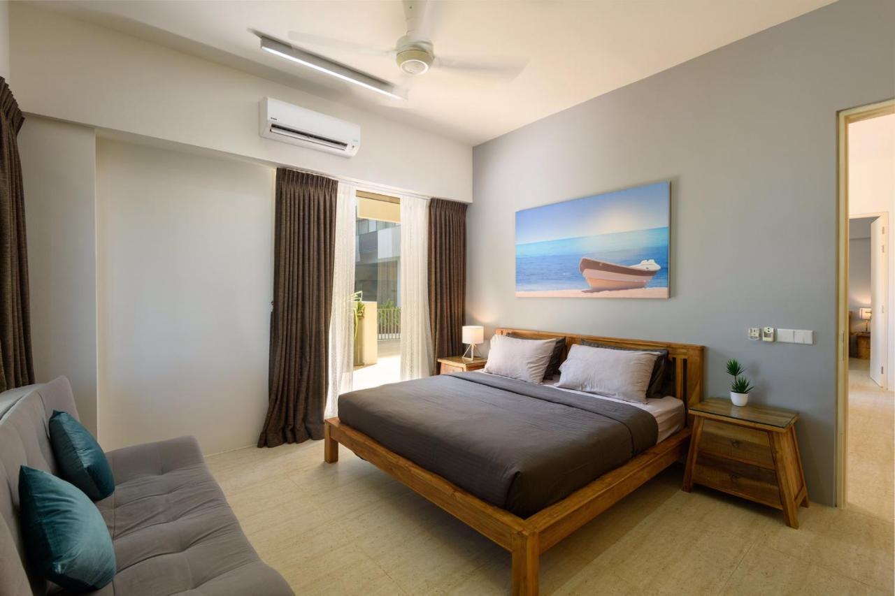 By The Sea Beach Front Apartment บาตูเฟอริงกี ภายนอก รูปภาพ