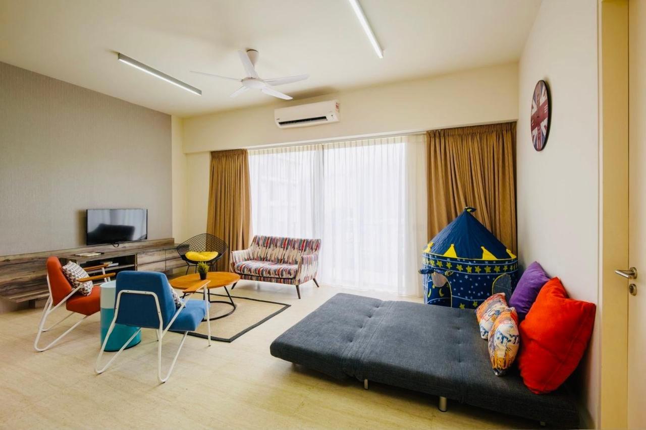 By The Sea Beach Front Apartment บาตูเฟอริงกี ภายนอก รูปภาพ
