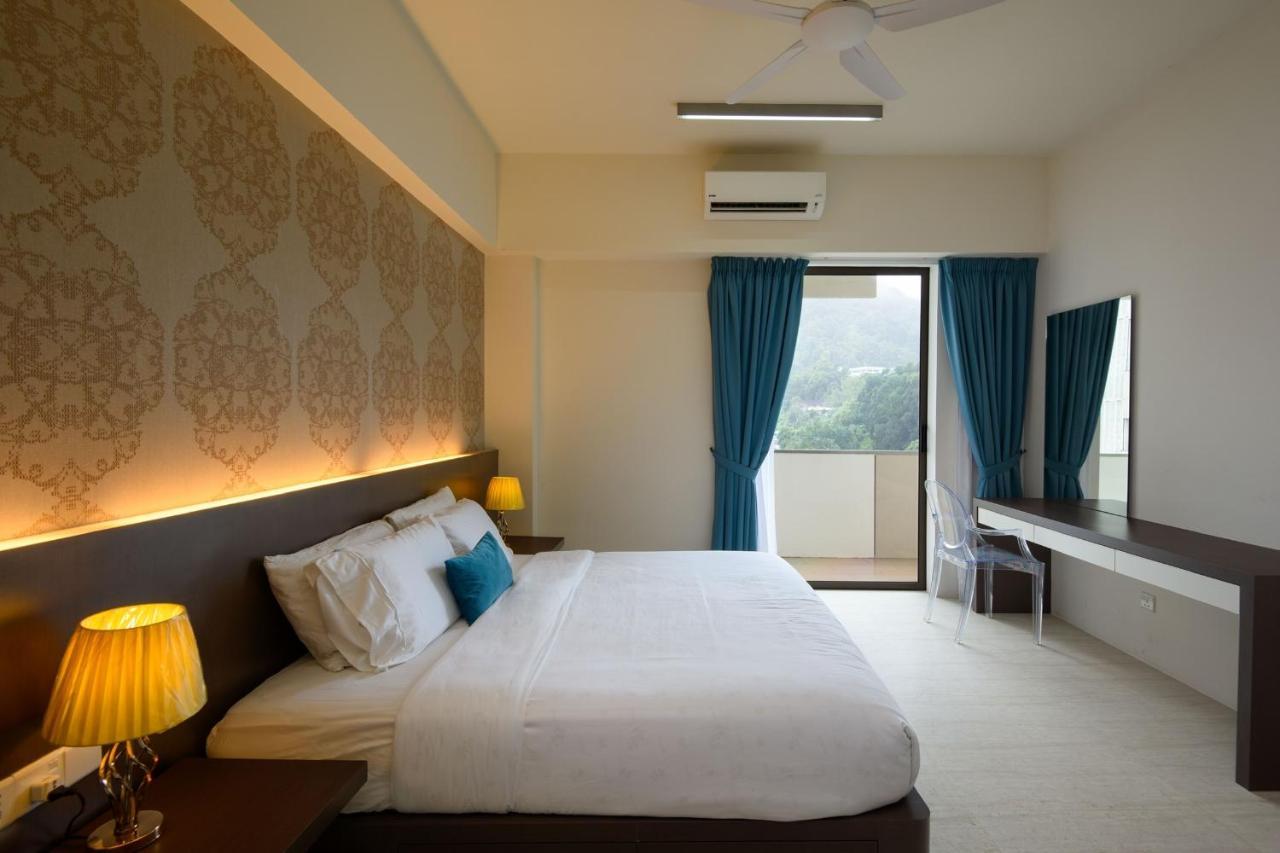 By The Sea Beach Front Apartment บาตูเฟอริงกี ภายนอก รูปภาพ