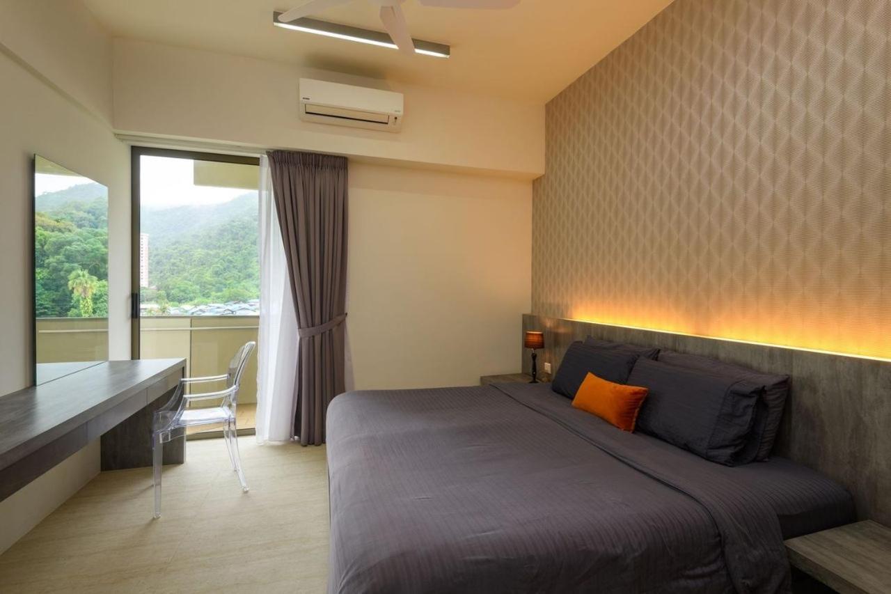 By The Sea Beach Front Apartment บาตูเฟอริงกี ภายนอก รูปภาพ