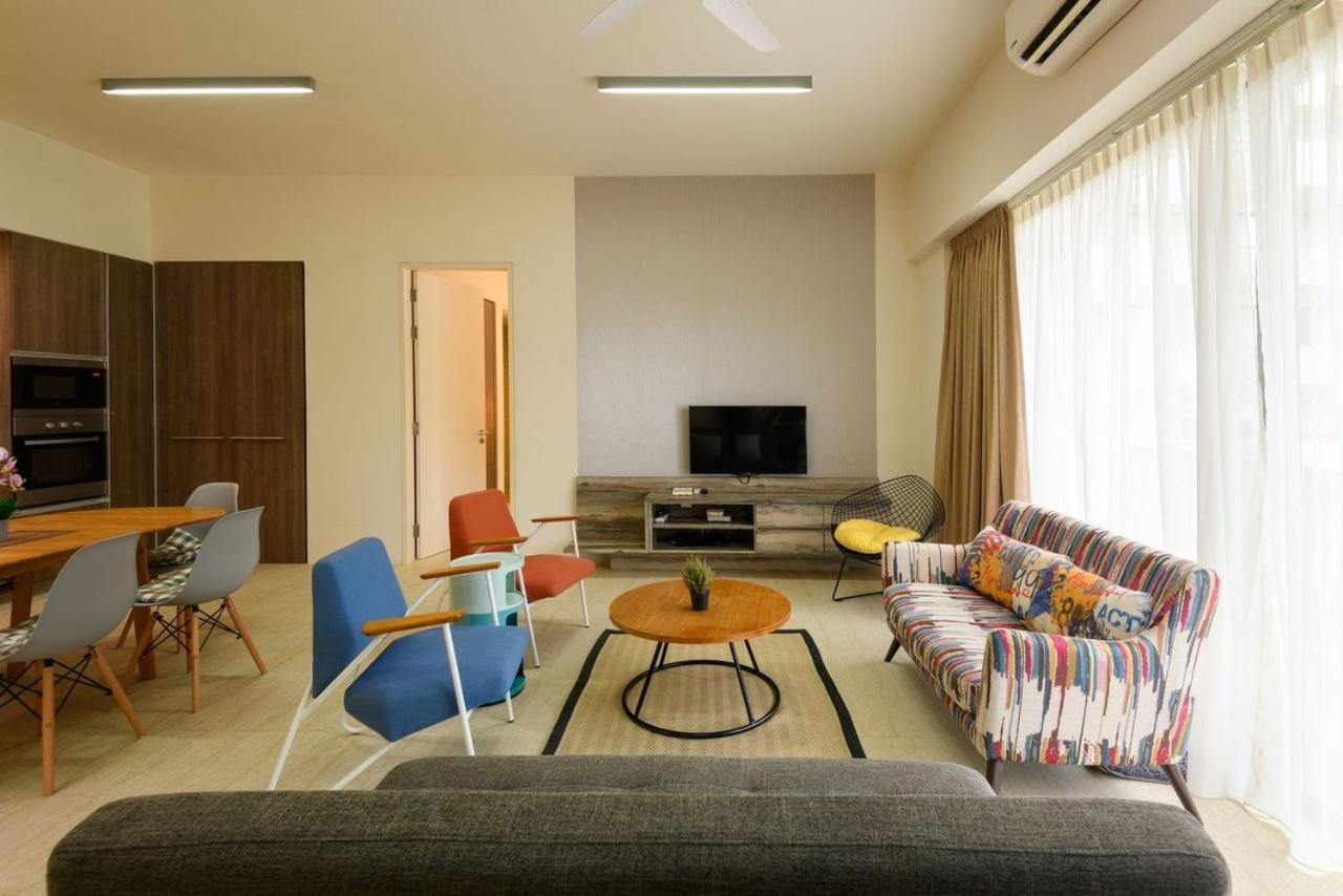 By The Sea Beach Front Apartment บาตูเฟอริงกี ภายนอก รูปภาพ