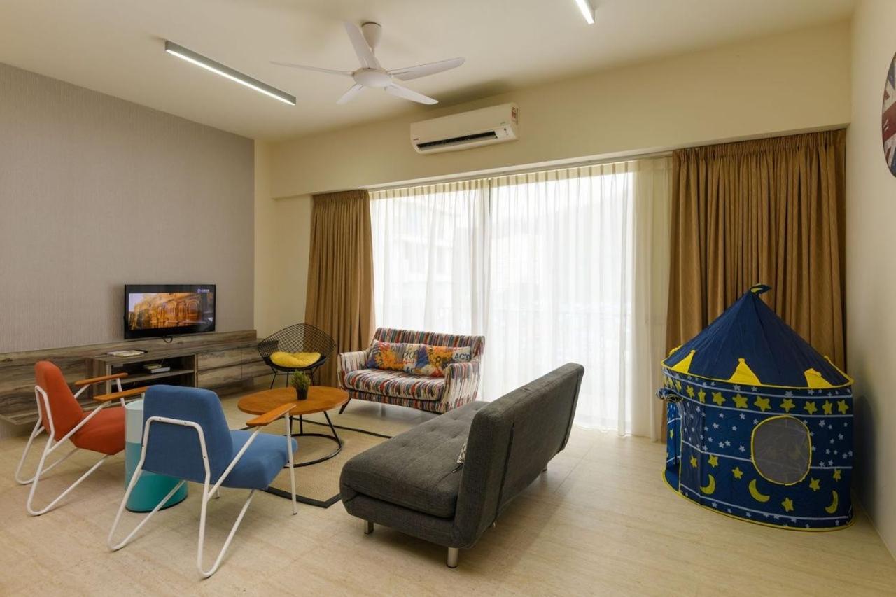 By The Sea Beach Front Apartment บาตูเฟอริงกี ภายนอก รูปภาพ