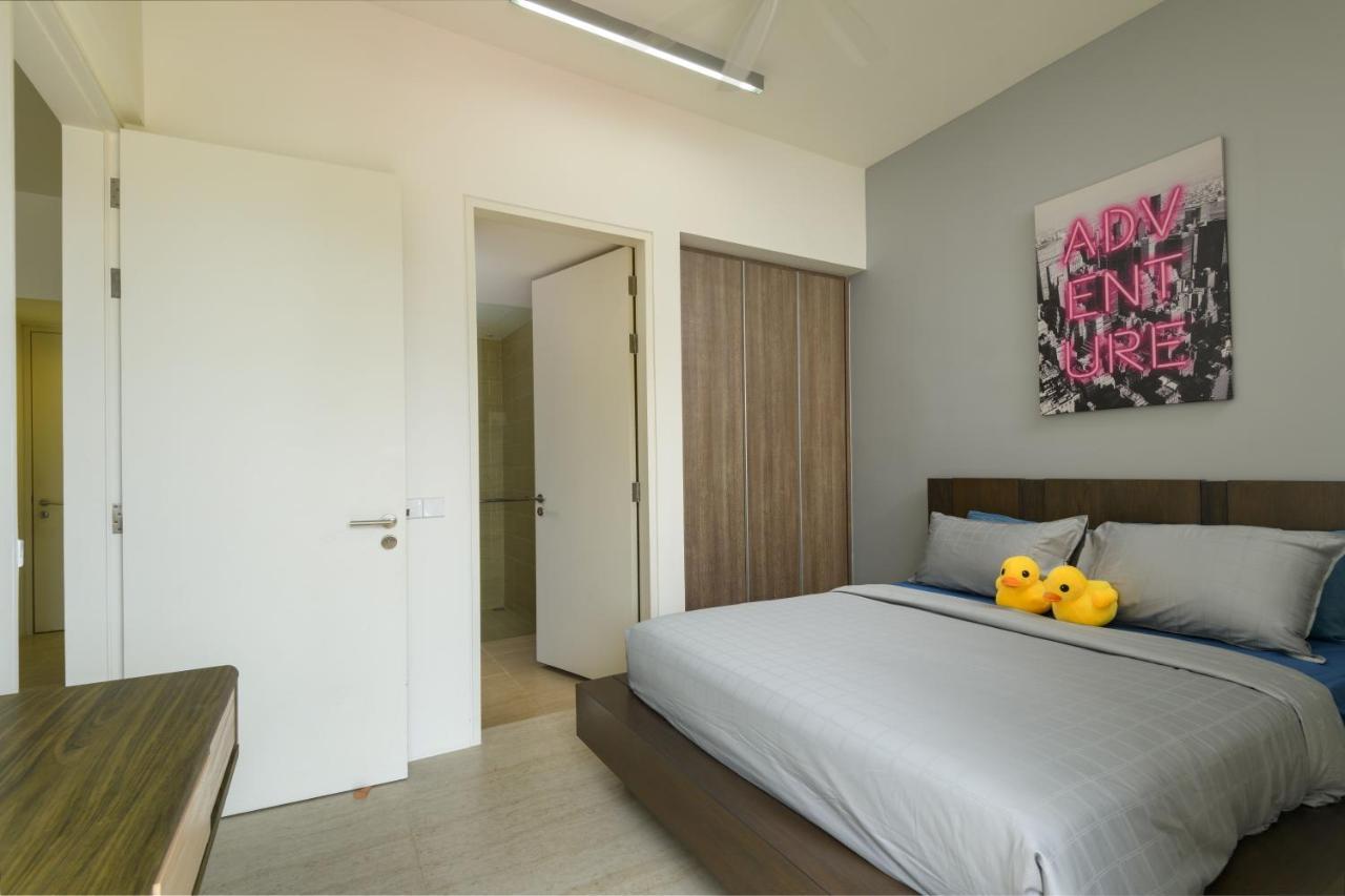 By The Sea Beach Front Apartment บาตูเฟอริงกี ภายนอก รูปภาพ