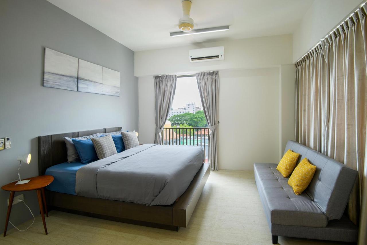 By The Sea Beach Front Apartment บาตูเฟอริงกี ภายนอก รูปภาพ