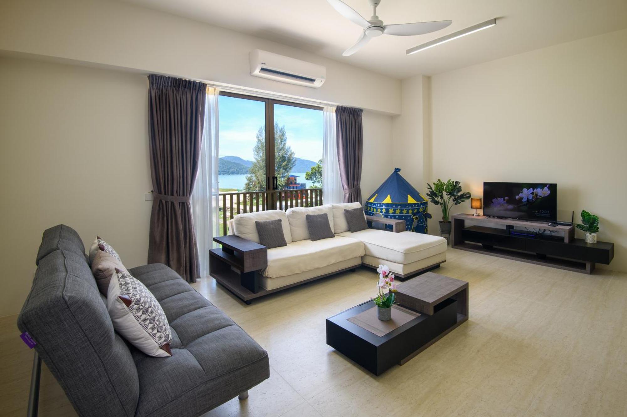 By The Sea Beach Front Apartment บาตูเฟอริงกี ภายนอก รูปภาพ