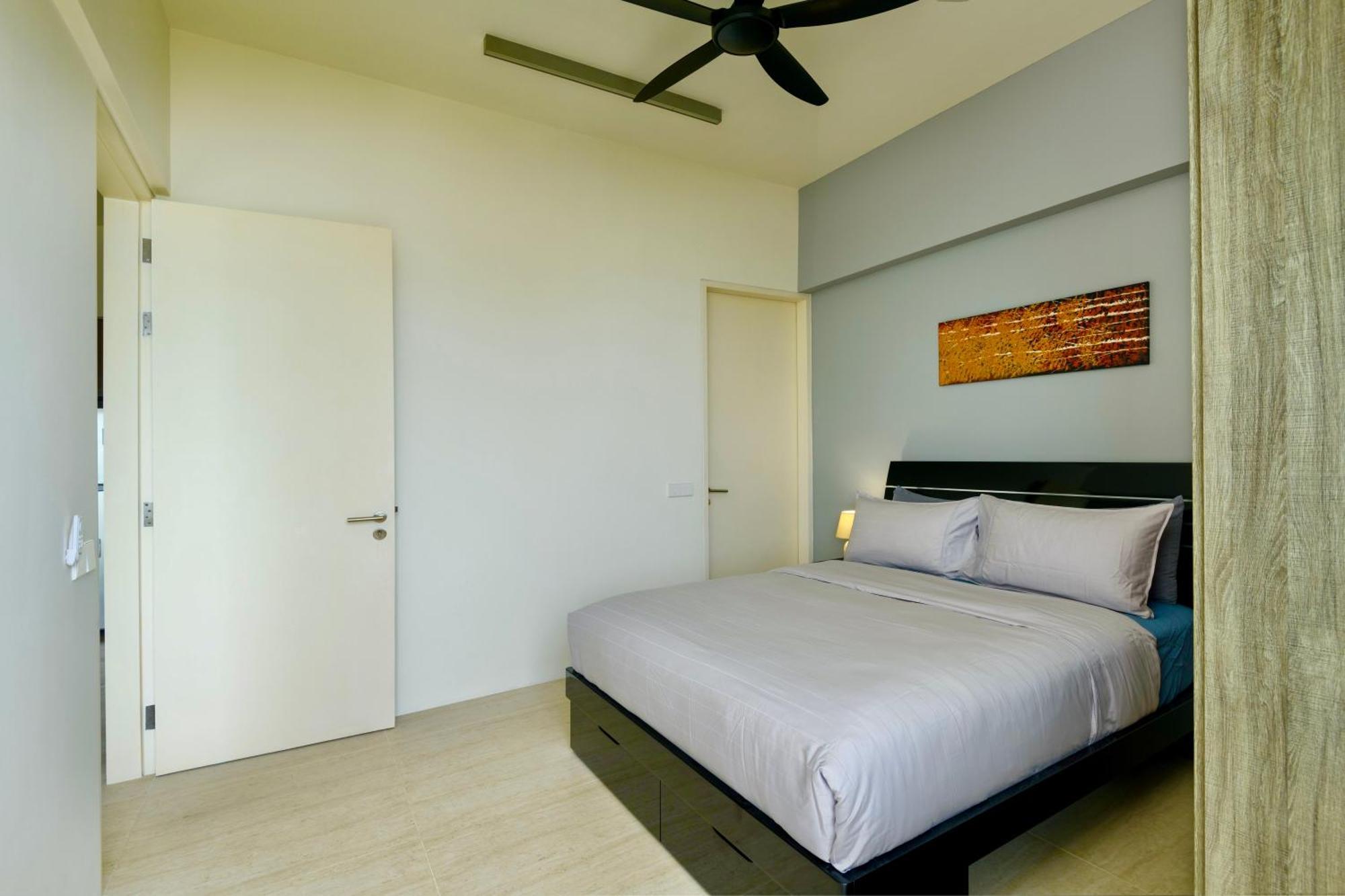 By The Sea Beach Front Apartment บาตูเฟอริงกี ภายนอก รูปภาพ
