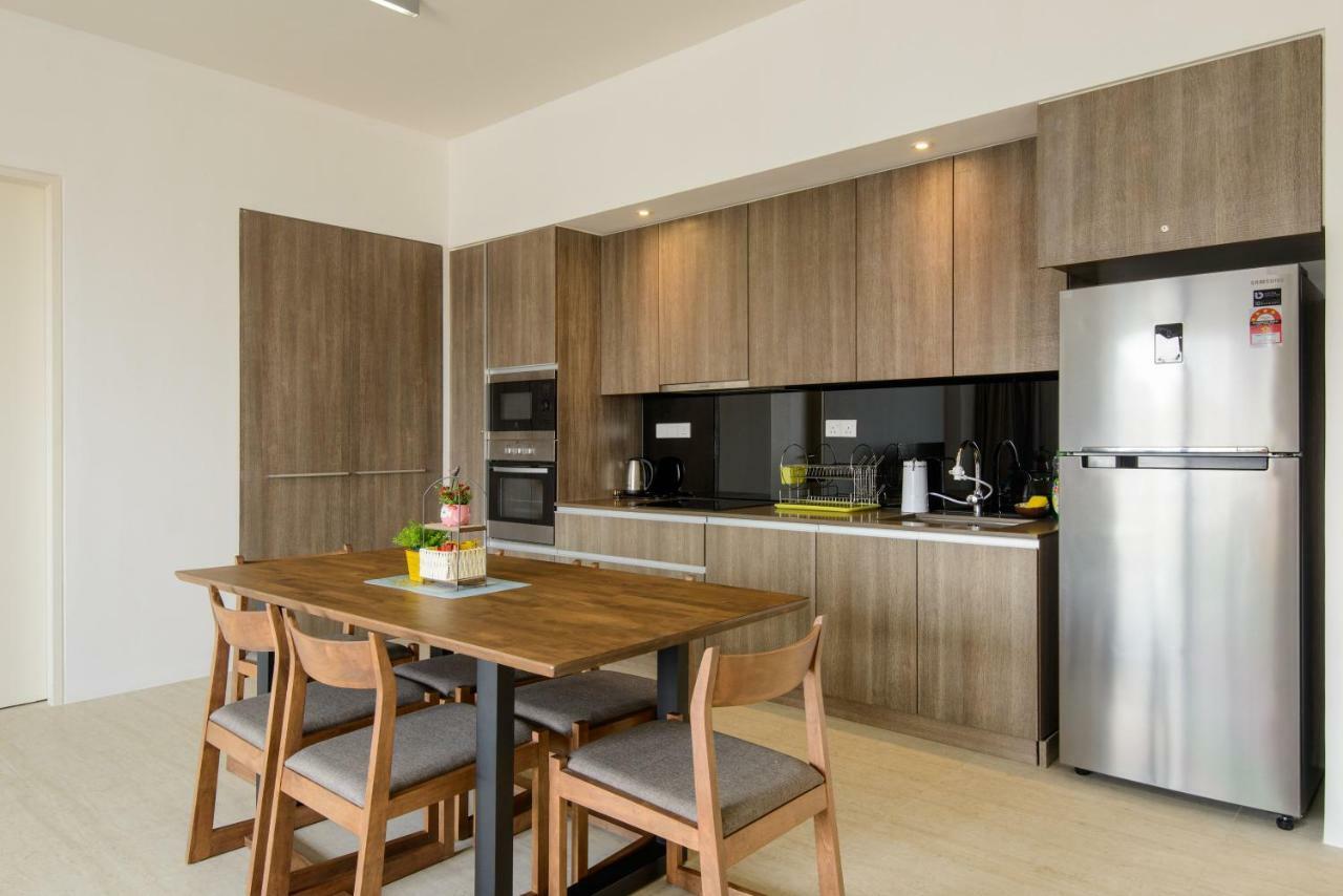 By The Sea Beach Front Apartment บาตูเฟอริงกี ภายนอก รูปภาพ