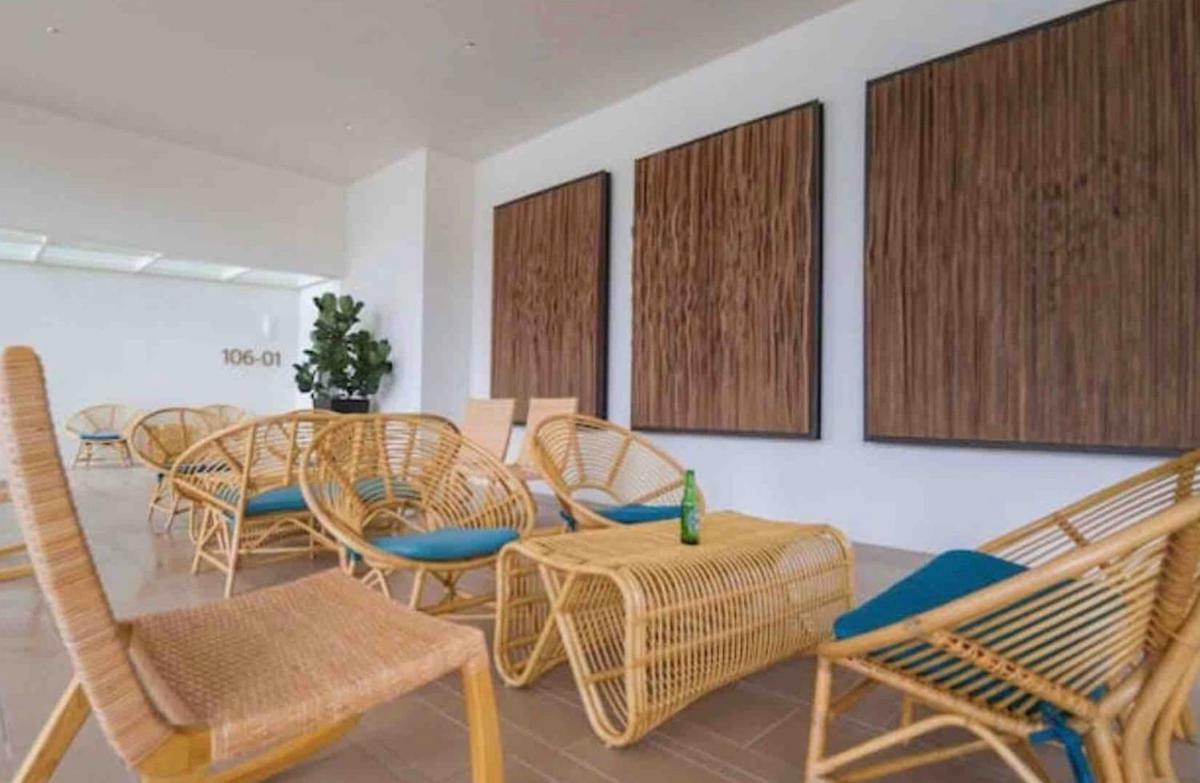 By The Sea Beach Front Apartment บาตูเฟอริงกี ภายนอก รูปภาพ