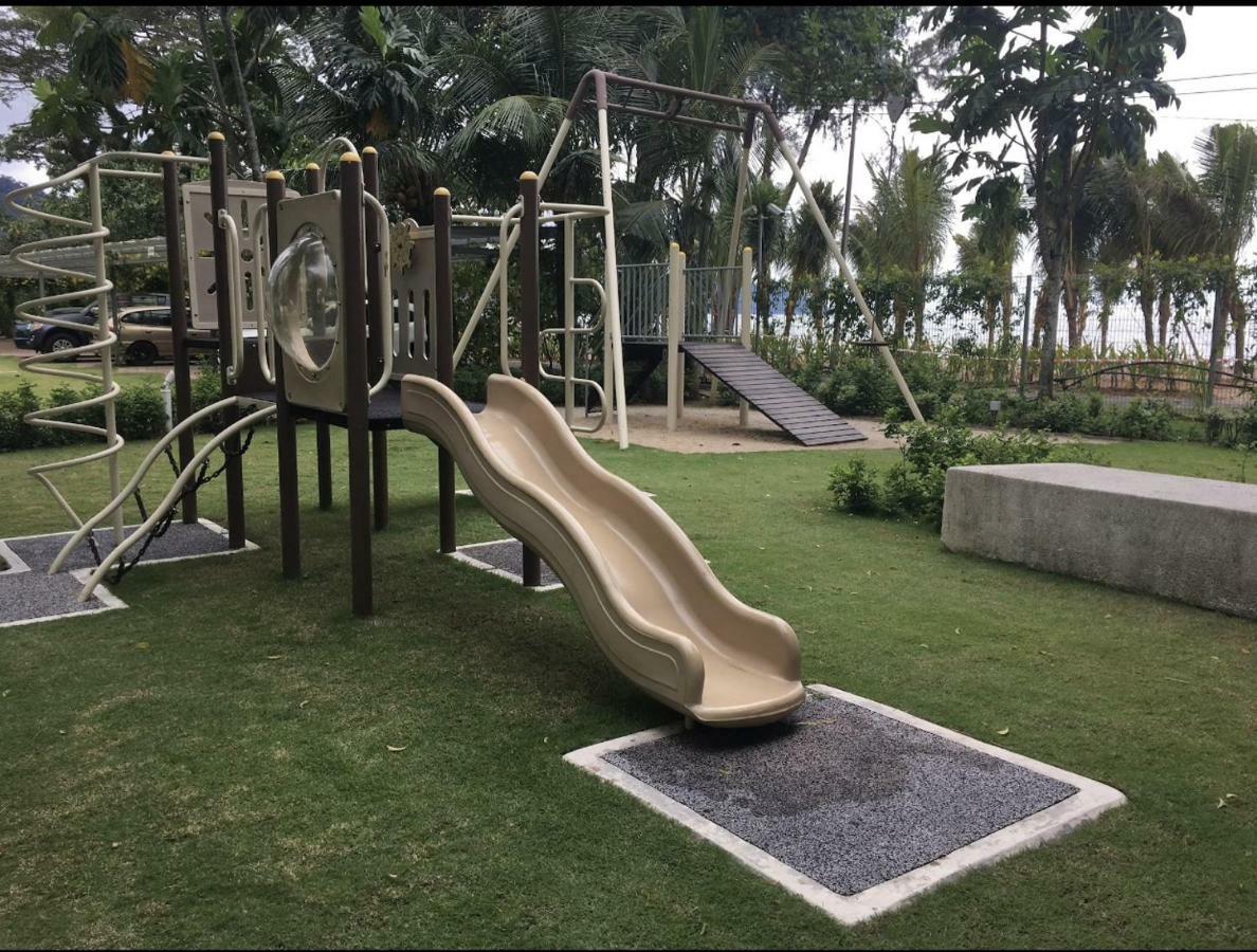 By The Sea Beach Front Apartment บาตูเฟอริงกี ภายนอก รูปภาพ
