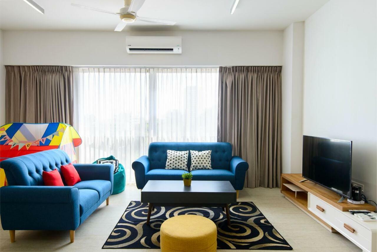 By The Sea Beach Front Apartment บาตูเฟอริงกี ภายนอก รูปภาพ