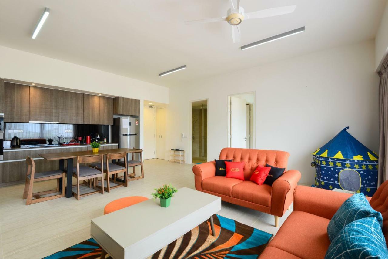 By The Sea Beach Front Apartment บาตูเฟอริงกี ภายนอก รูปภาพ