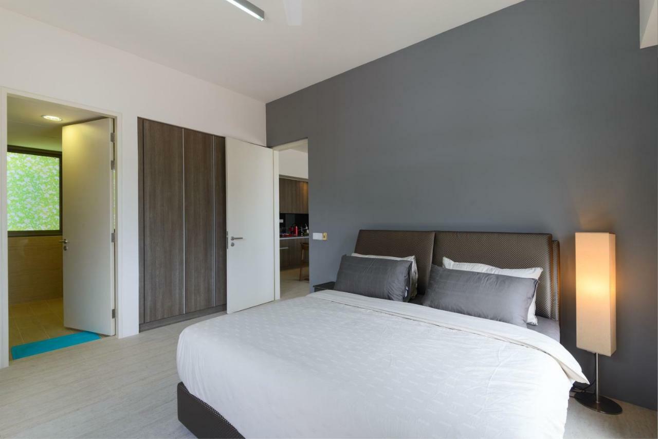 By The Sea Beach Front Apartment บาตูเฟอริงกี ภายนอก รูปภาพ