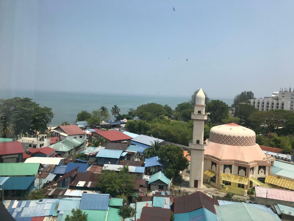 By The Sea Beach Front Apartment บาตูเฟอริงกี ภายนอก รูปภาพ