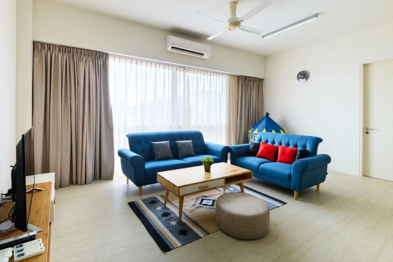 By The Sea Beach Front Apartment บาตูเฟอริงกี ภายนอก รูปภาพ