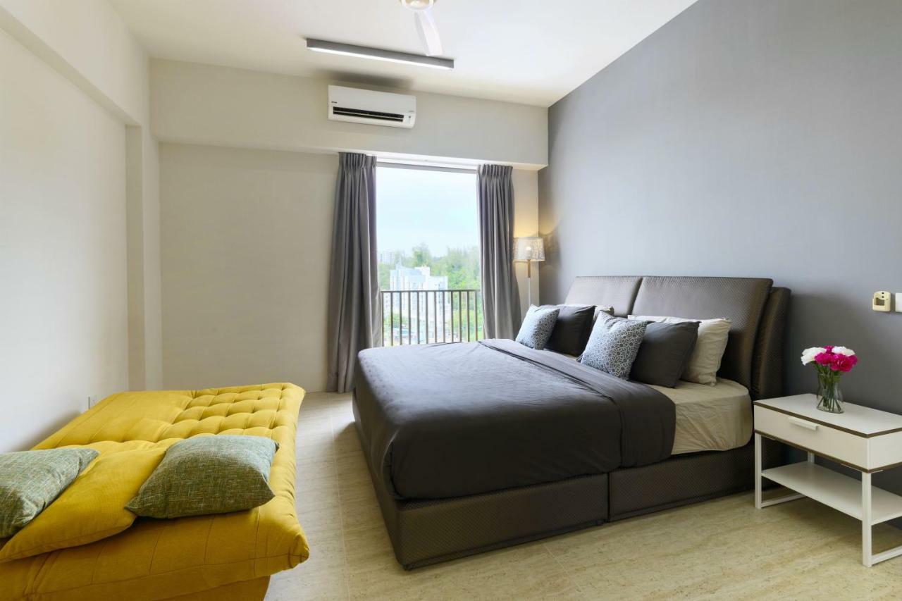 By The Sea Beach Front Apartment บาตูเฟอริงกี ภายนอก รูปภาพ